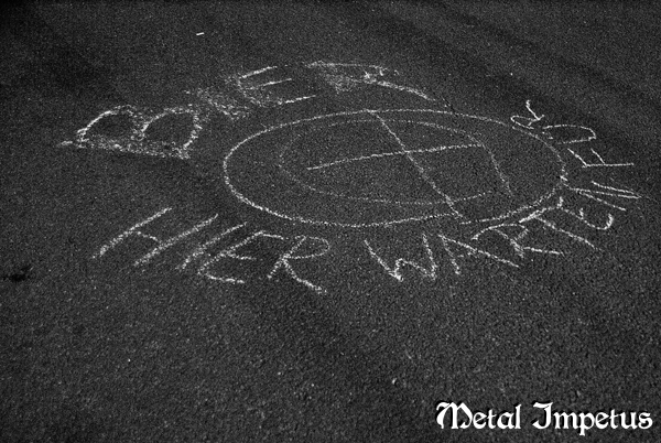 Für Bier hier warten