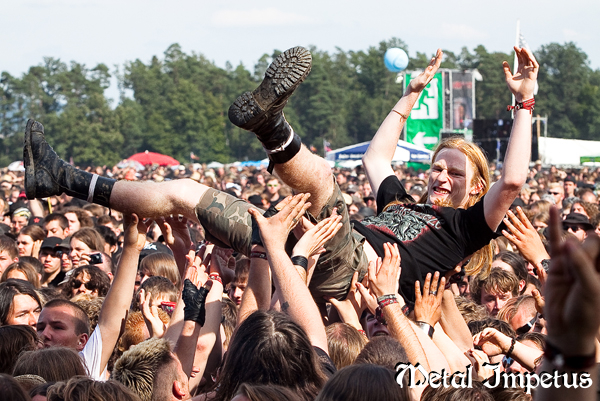 Crowdsurfer